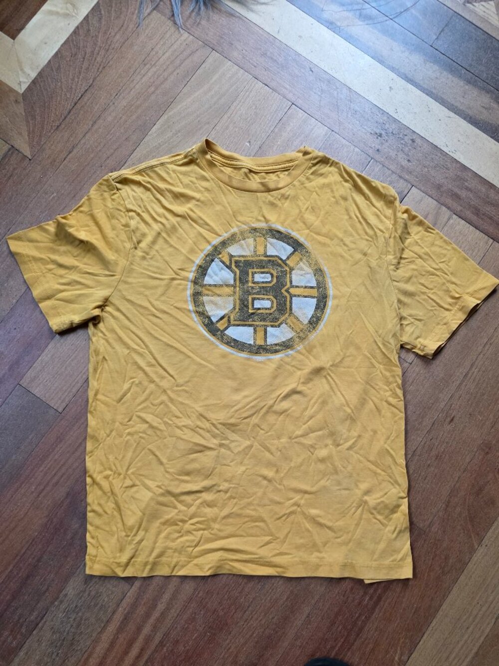 Fanatics Boys Yellow Boston Bruins T-Shirt Size Medium